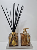 Kit Aromatizador de Ambiente e Saboneteira Cubo Âmbar  250ml + Essência